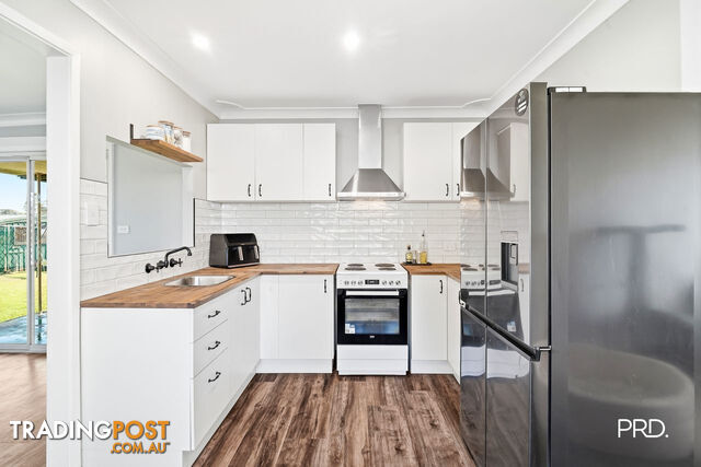 4 Sandra Place SOUTH PENRITH NSW 2750 - photo 3 of 13