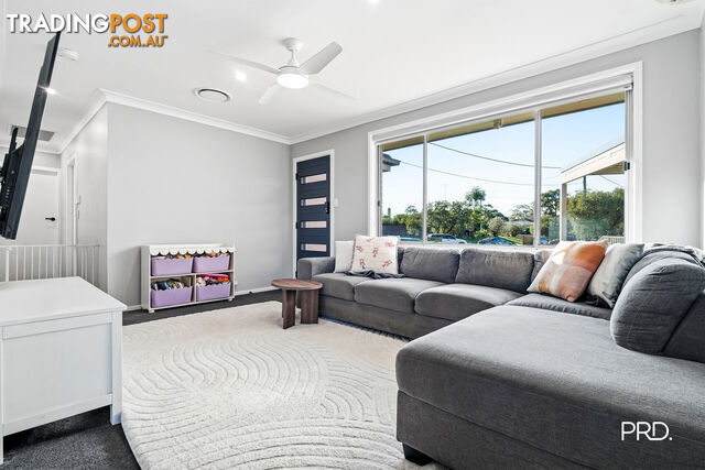 4 Sandra Place SOUTH PENRITH NSW 2750 - photo 2 of 13