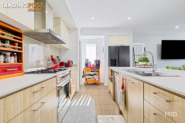 9 Protea Way JORDAN SPRINGS NSW 2747 - photo 3 of 11