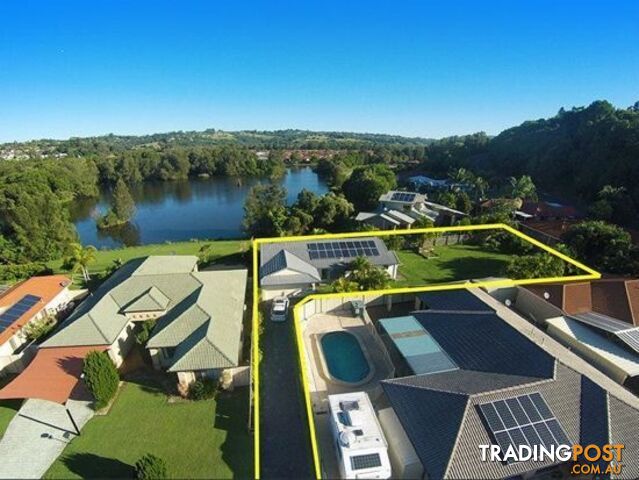 8 Medoc Place TWEED HEADS SOUTH NSW 2486