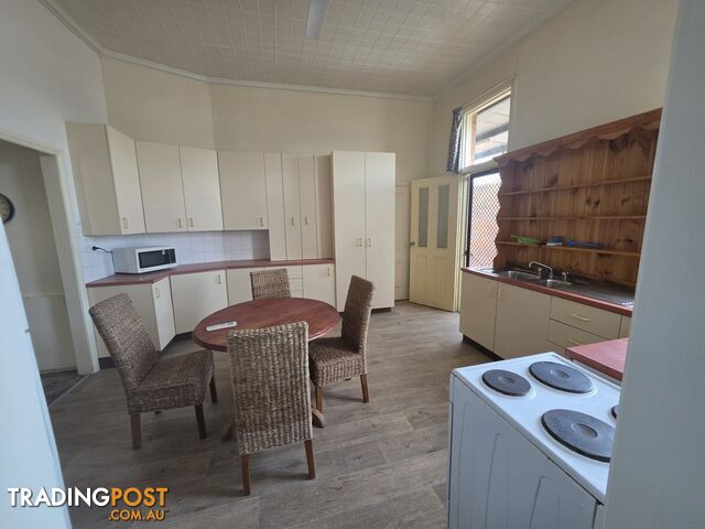 118 Boorowa street YOUNG NSW 2594