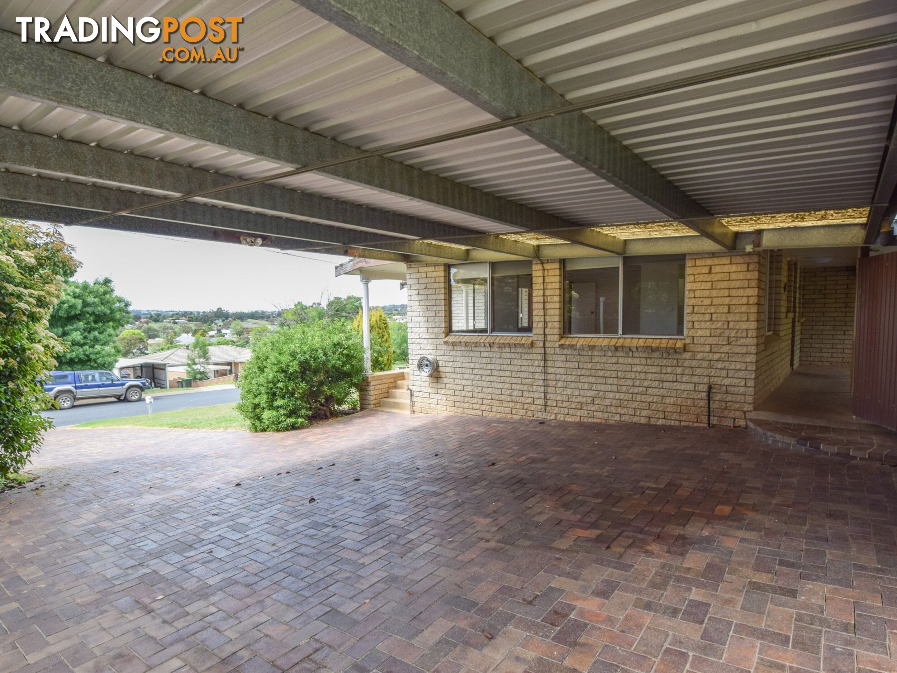 7 Charles Crescent YOUNG NSW 2594