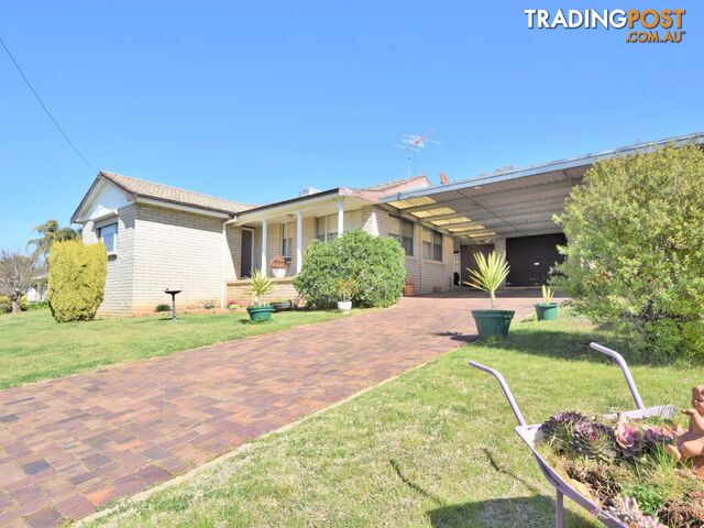 7 Charles Crescent YOUNG NSW 2594