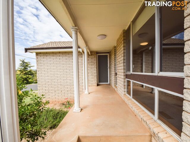 7 Charles Crescent YOUNG NSW 2594