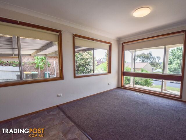 7 Charles Crescent YOUNG NSW 2594