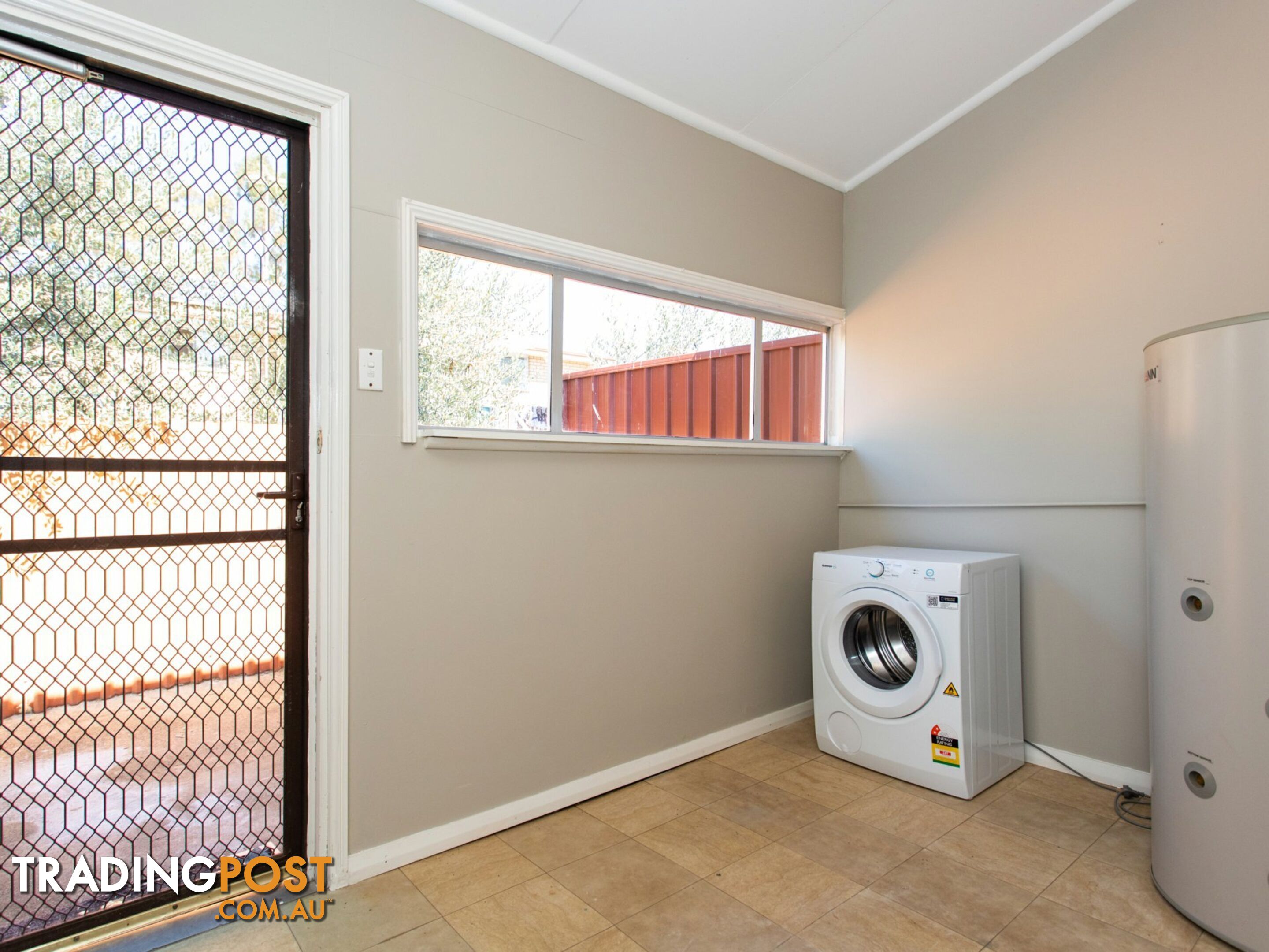 Room 1/12 Spring Street YOUNG NSW 2594