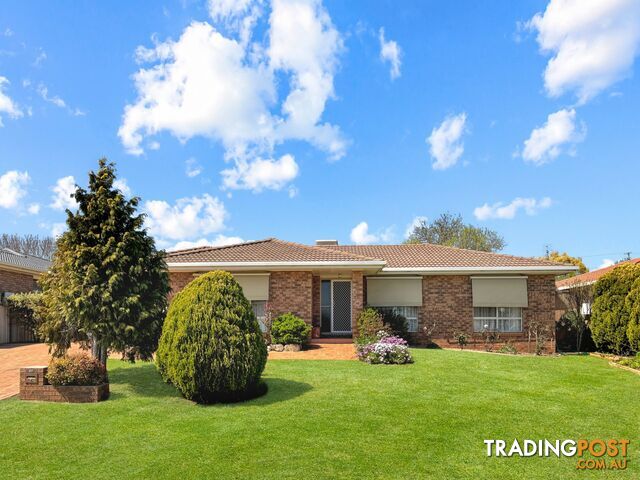 46 Pineview Circuit YOUNG NSW 2594
