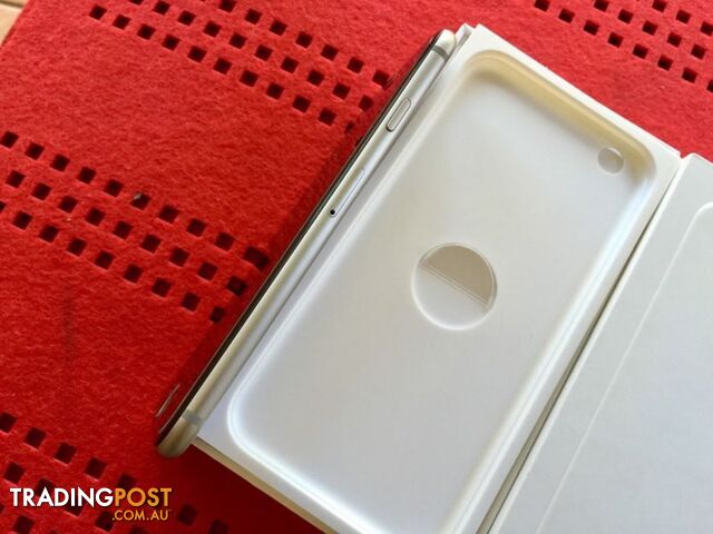 As Brand New iPhone 6 - photo 4 of 5