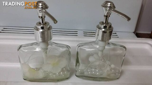 2 soap holders