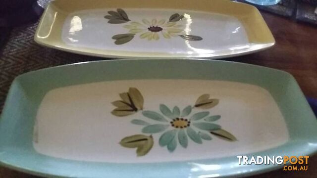 2 retro style small serving plates