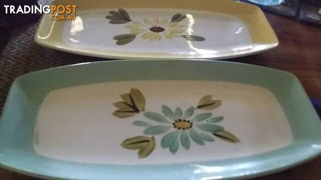 2 retro style small serving plates