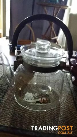 clear glass tea pot
