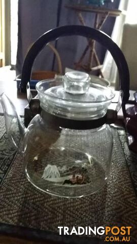 clear glass tea pot