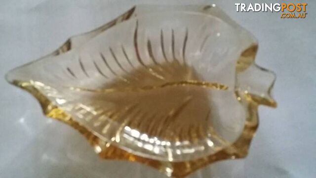 amber glass leaf design
