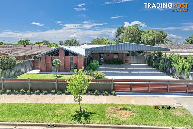 8 Rutley Crescent ECHUCA VIC 3564