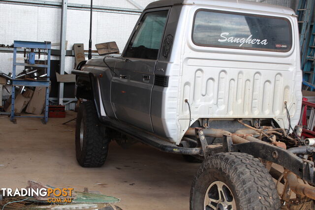Toyota Landcruiser - photo 3 of 11