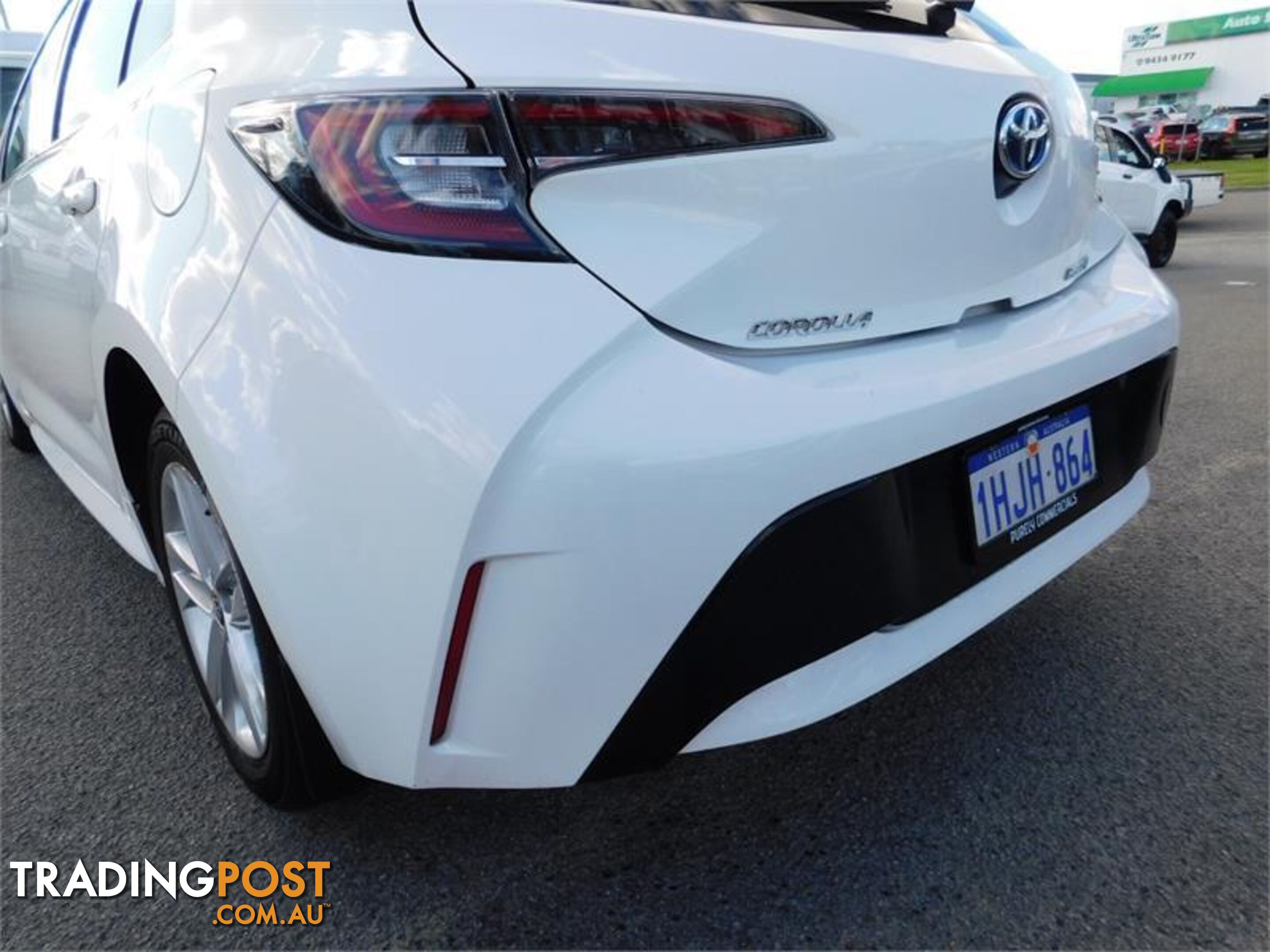 2019 TOYOTA COROLLA  ZWE211R HATCHBACK