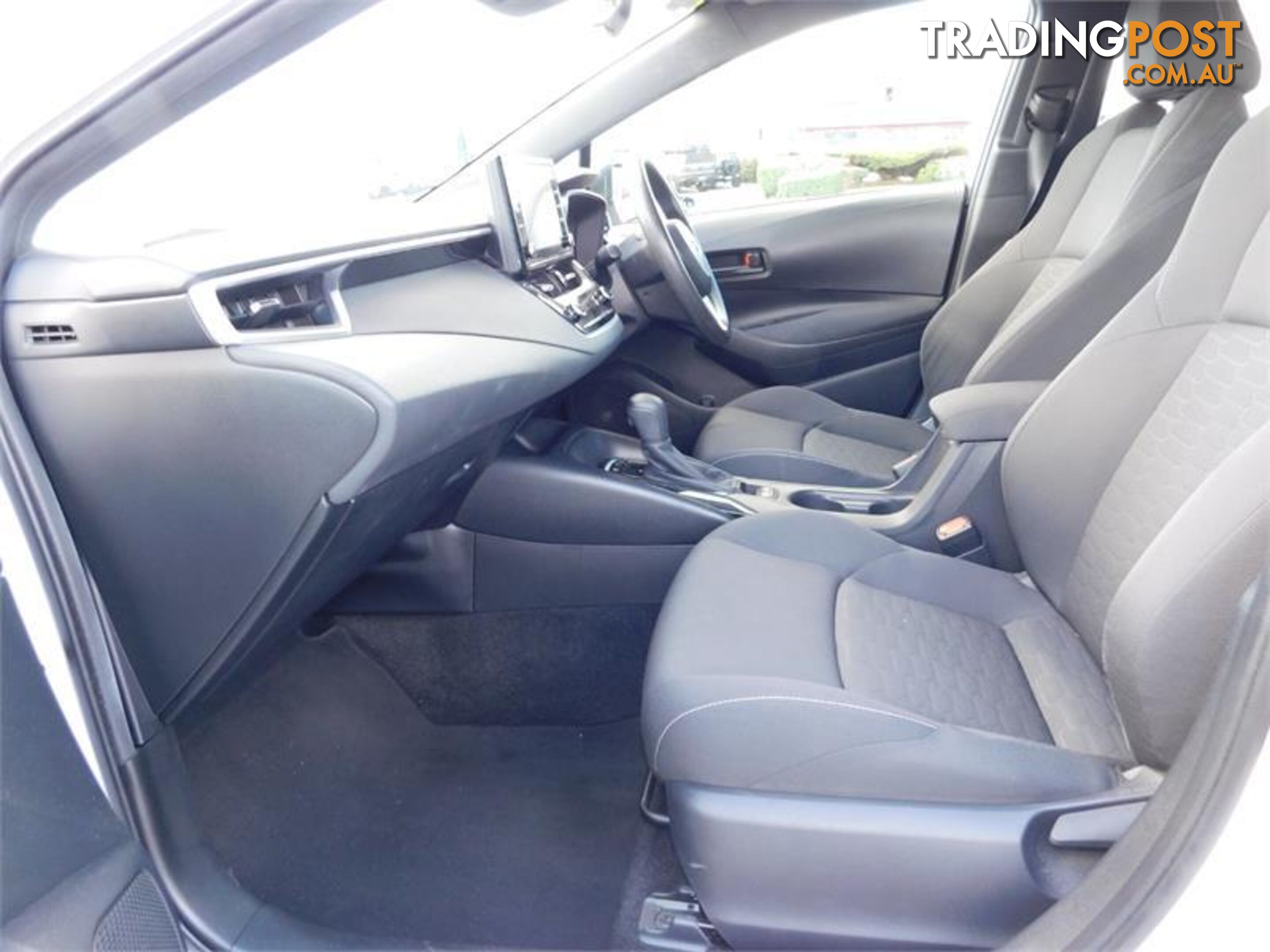 2019 TOYOTA COROLLA  ZWE211R HATCHBACK