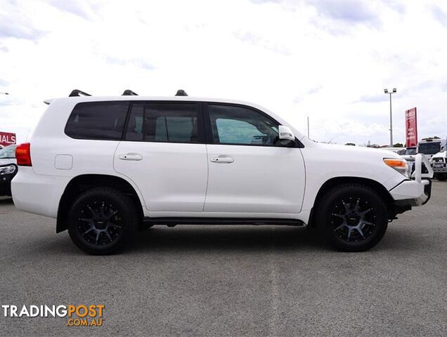 2015 TOYOTA LANDCRUISER  VDJ200R 