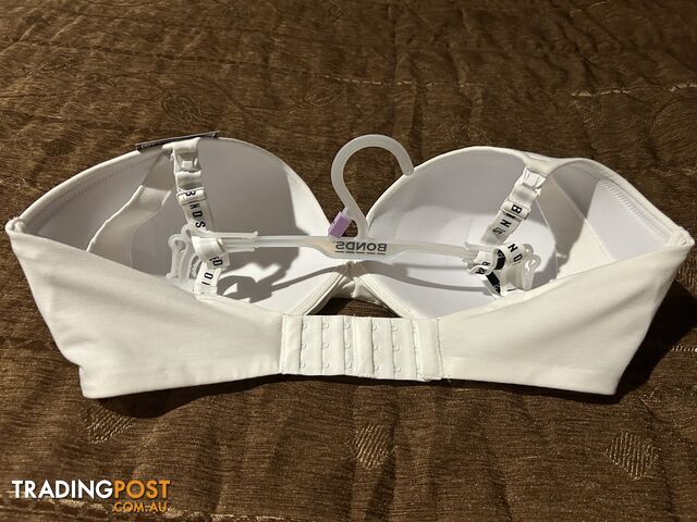 Ladies brand-new assorted bras size 16 F x 3