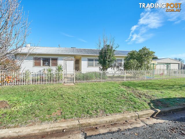 62 Inglis Street LAKE ALBERT NSW 2650