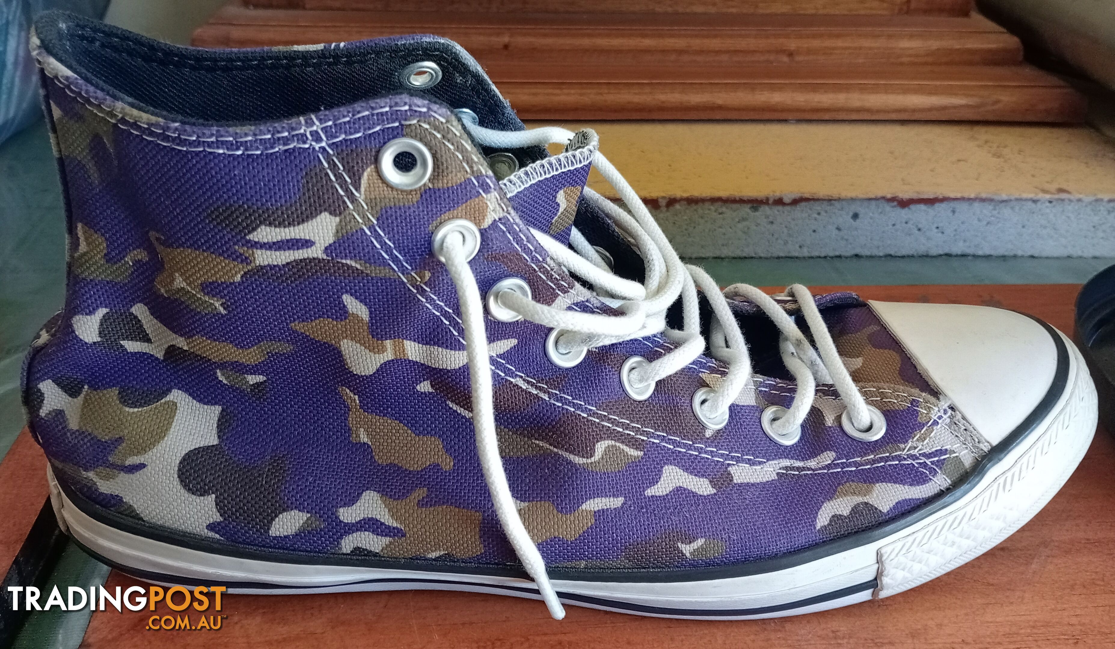 Chuck Taylor Converse Camo style