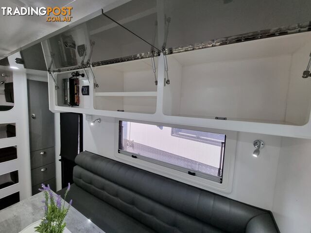 Safari Legacy 196 - 19'6" Family Bunk Van