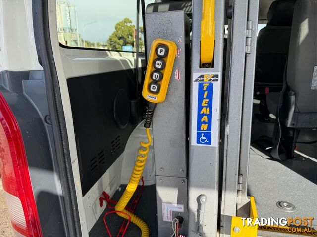 2017 TOYOTA HIACE COMMUTER TRH223R BUS - photo 5 of 22