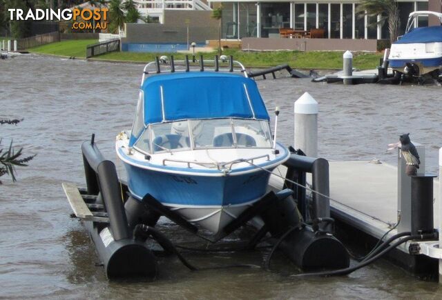 Streaker 5.02 Runabout/Evinrude ETEC Motor/Brooker Tandem Tilt Trailer