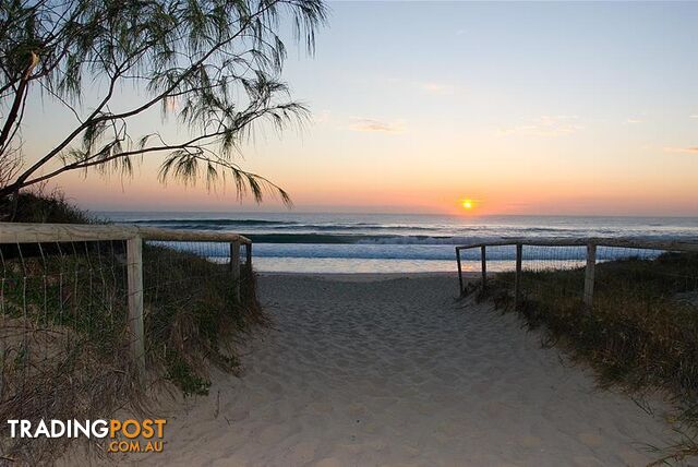 'PEAK LODGE' 10 Peak Avenue Main Beach QLD 4217