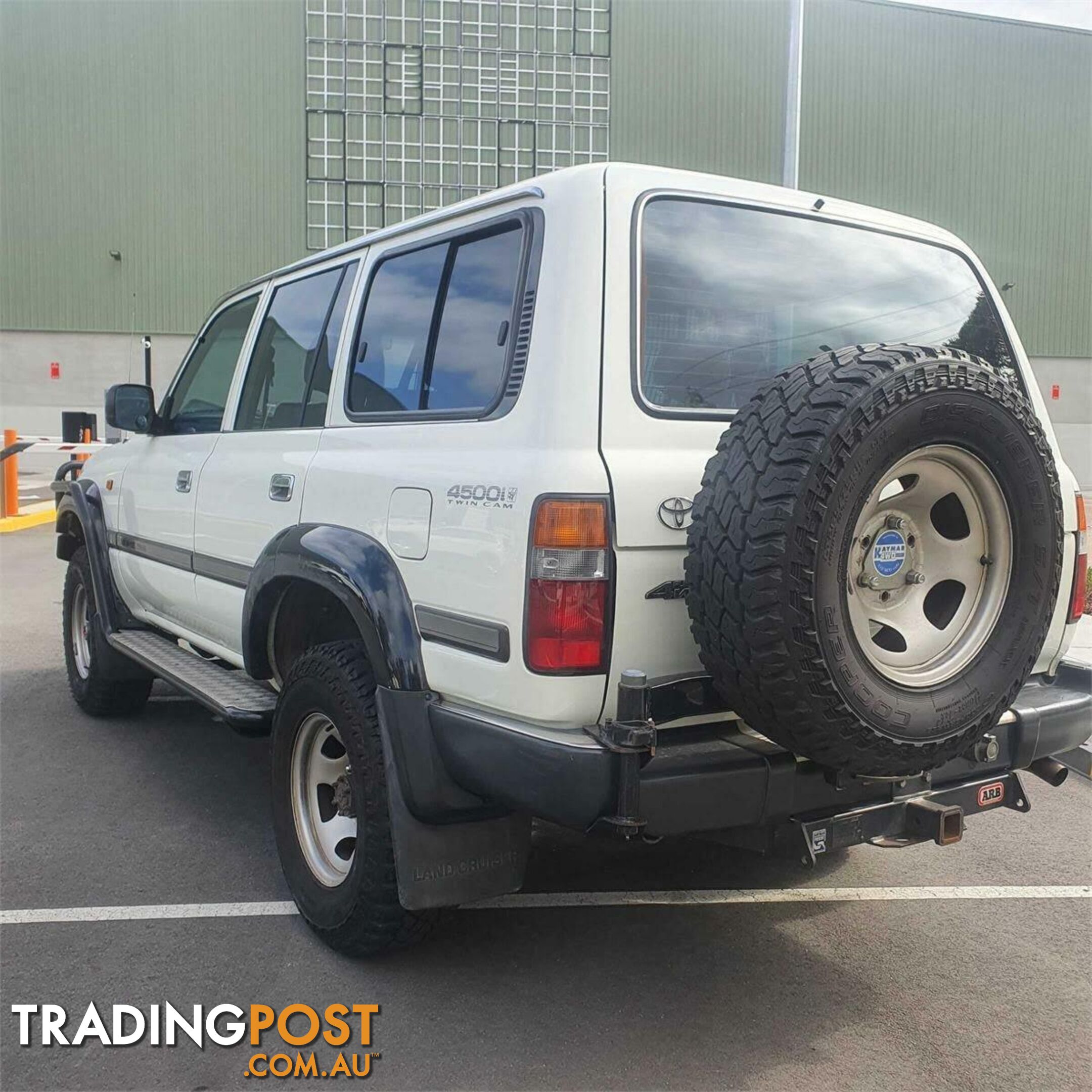 1994 TOYOTA LANDCRUISER GXL (4X4)  SUV, 4 DOORS, 8 SEATS