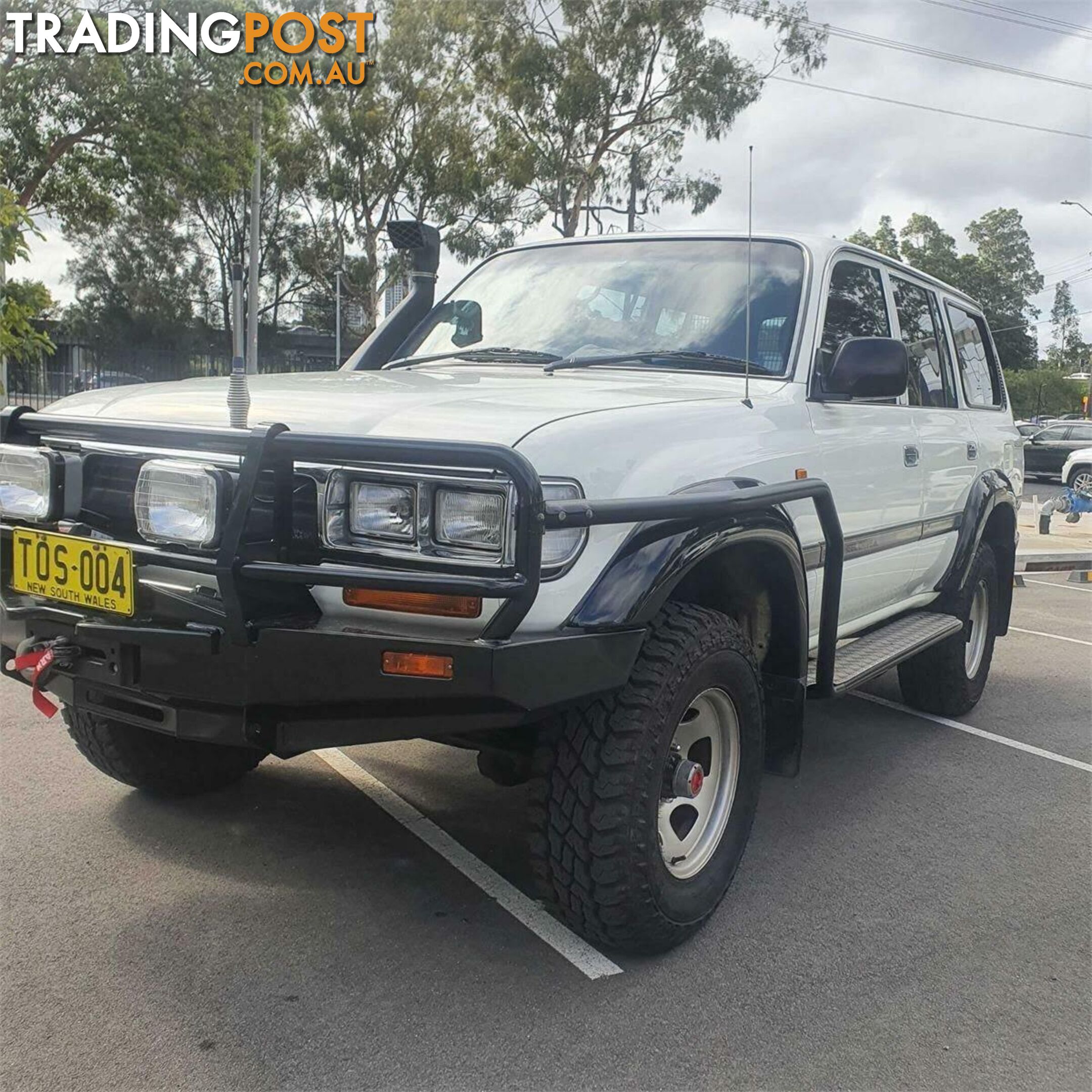 1994 TOYOTA LANDCRUISER GXL (4X4)  SUV, 4 DOORS, 8 SEATS