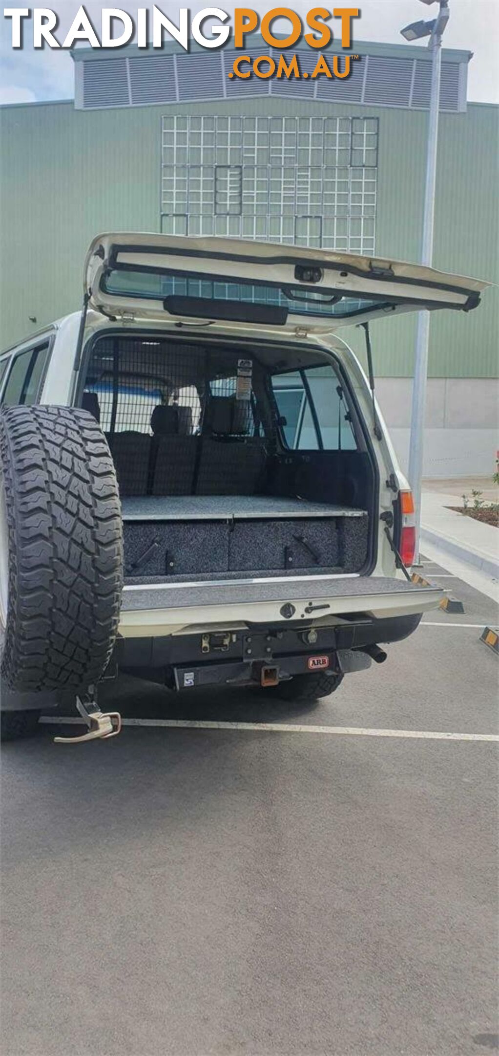 1994 TOYOTA LANDCRUISER GXL (4X4)  SUV, 4 DOORS, 8 SEATS