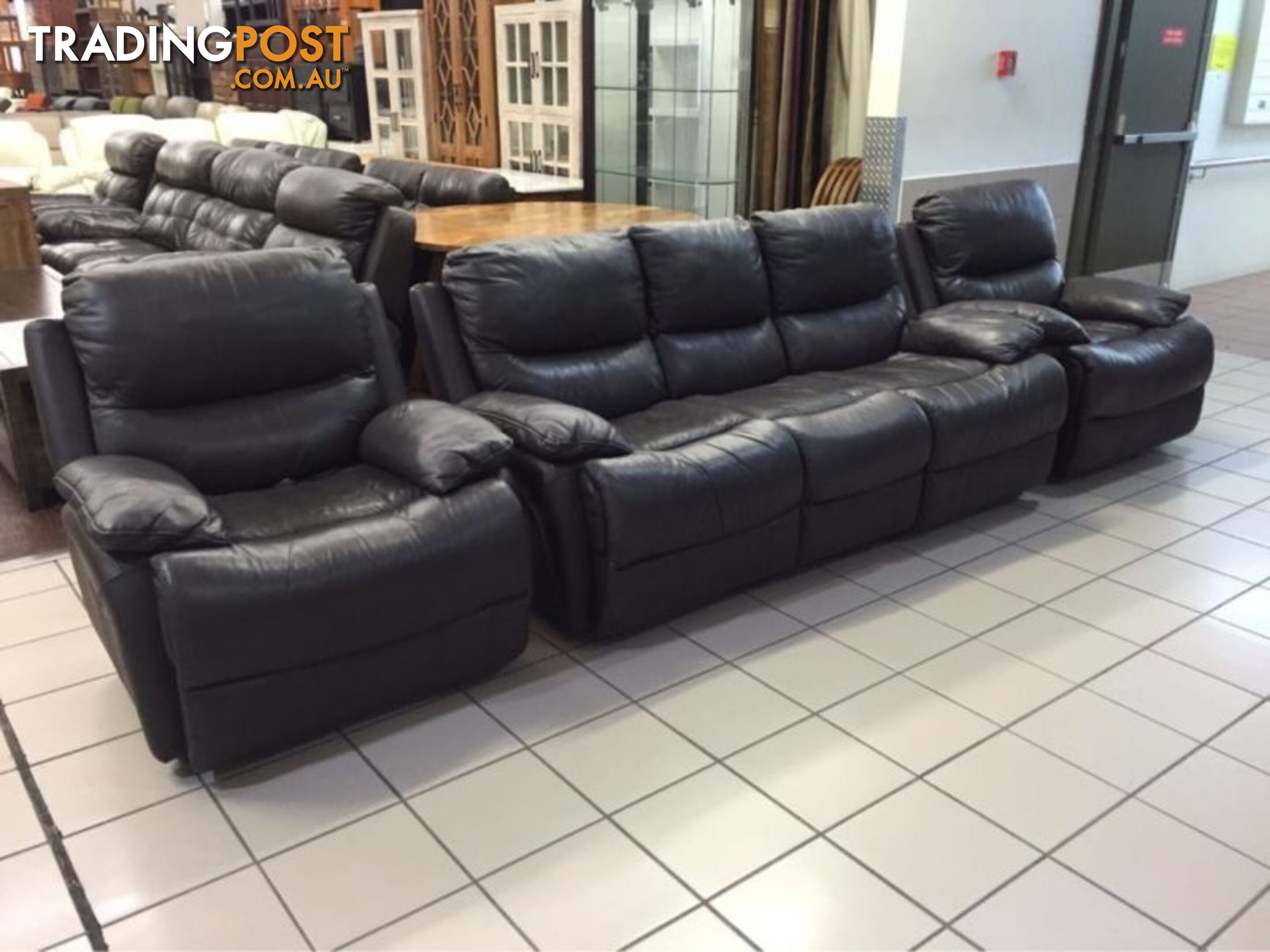 CLEARANCE 100% LEATHER 3 SEATER + 2 ARMCHAIRS ELECTRIC RECLINER