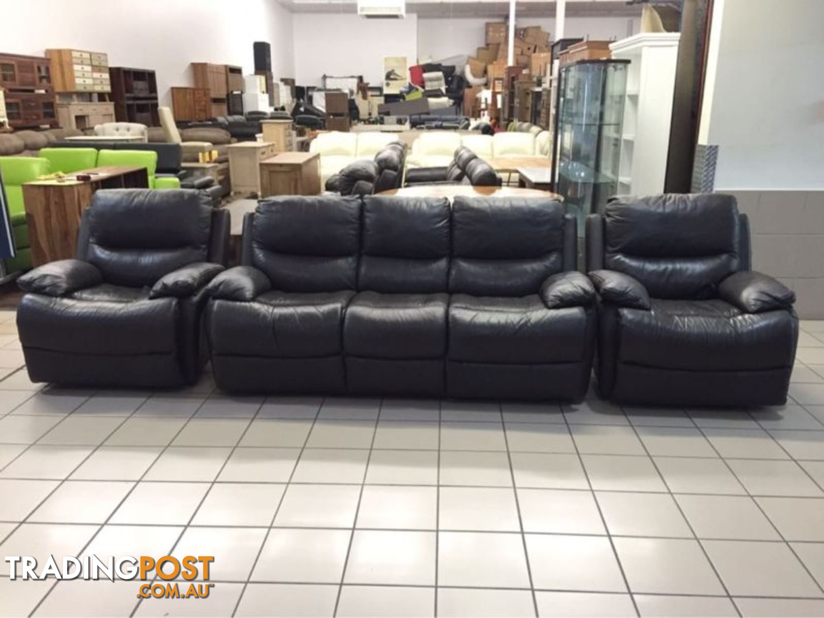 CLEARANCE 100% LEATHER 3 SEATER + 2 ARMCHAIRS ELECTRIC RECLINER