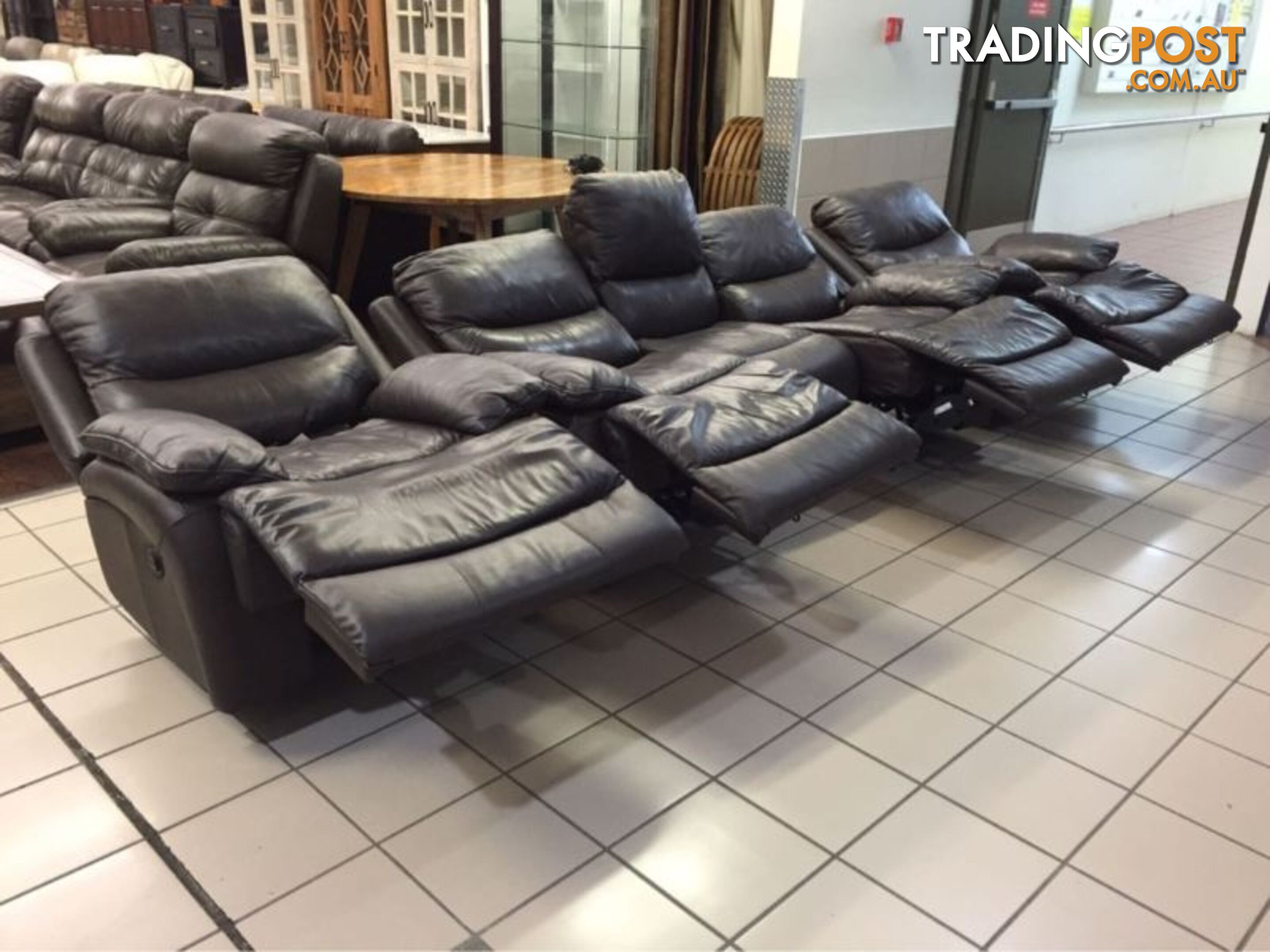 CLEARANCE 100% LEATHER 3 SEATER + 2 ARMCHAIRS ELECTRIC RECLINER