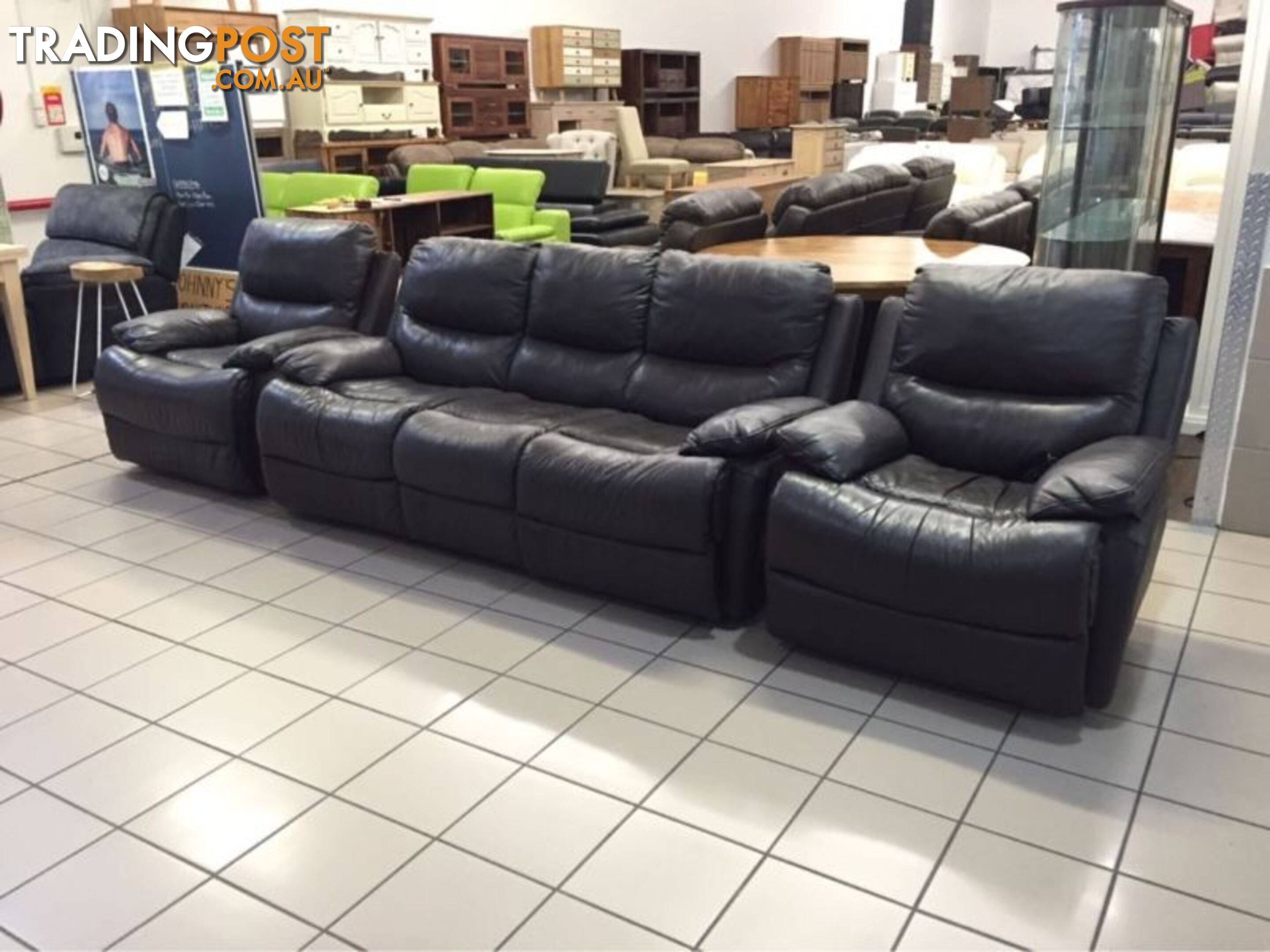 CLEARANCE 100% LEATHER 3 SEATER + 2 ARMCHAIRS ELECTRIC RECLINER