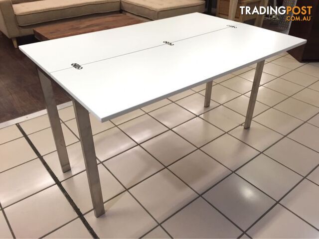 WHITE FOLDABLE TABLE