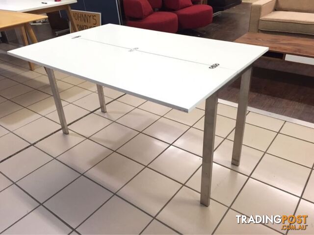 WHITE FOLDABLE TABLE