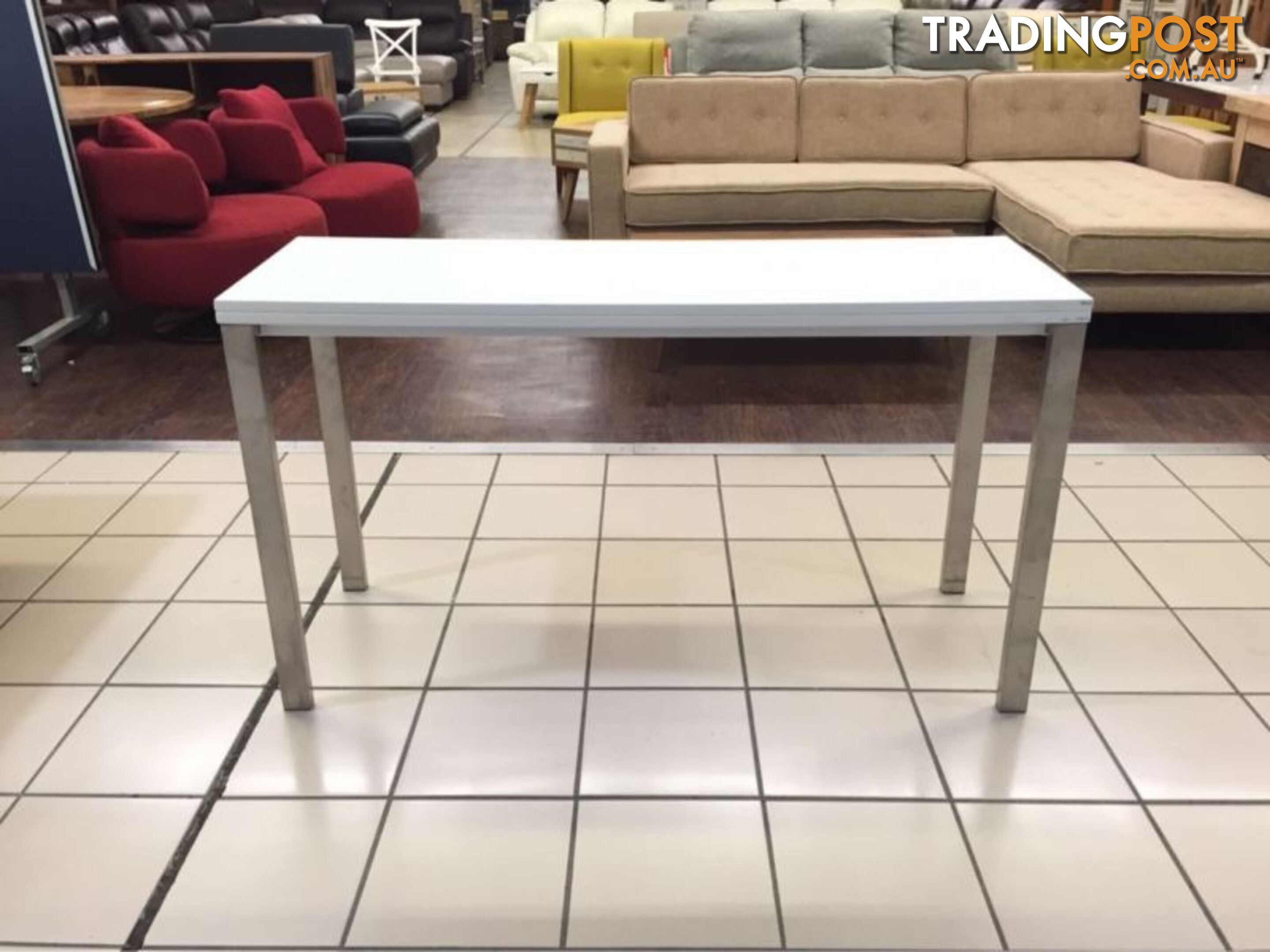 WHITE FOLDABLE TABLE