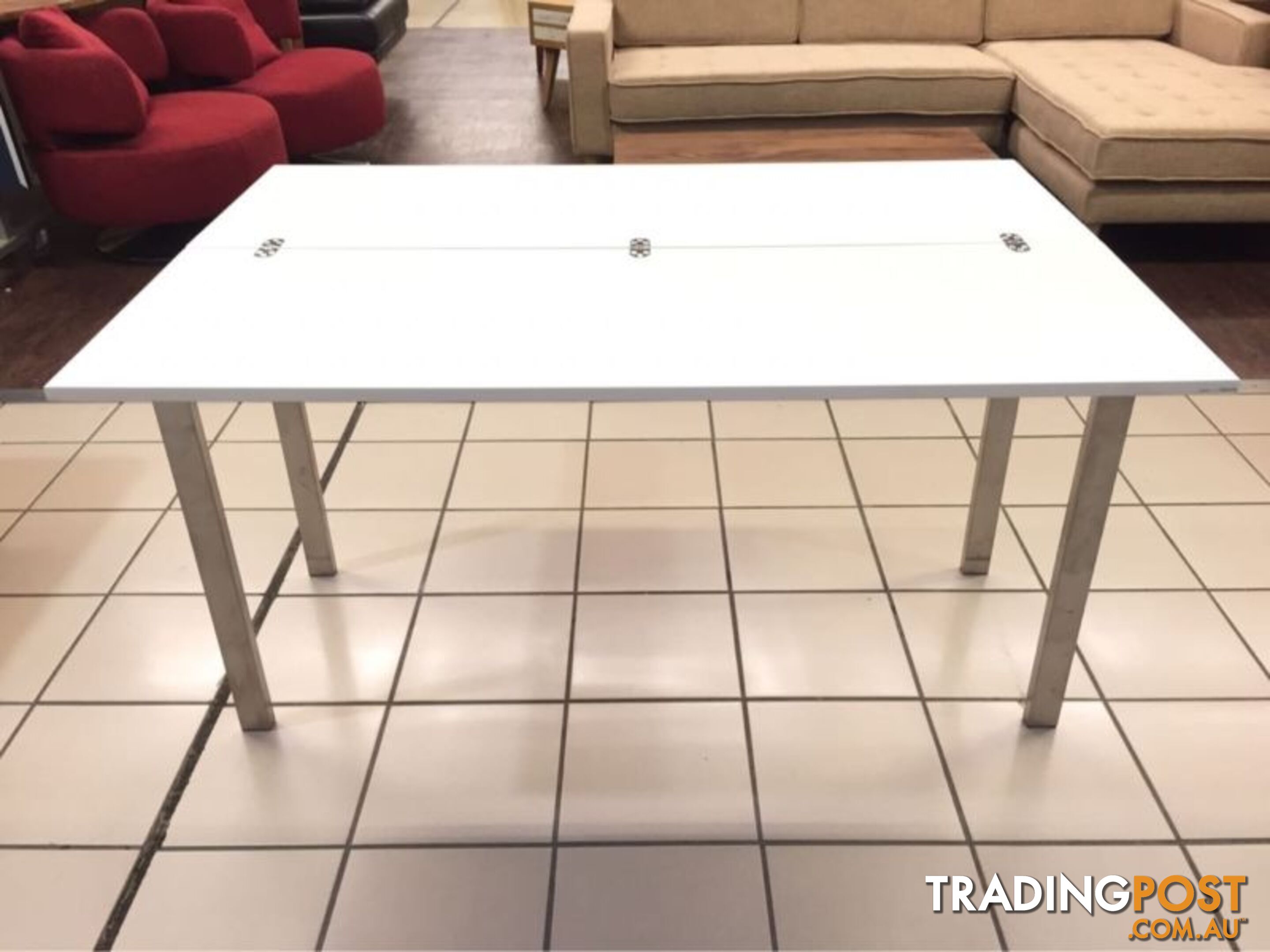 WHITE FOLDABLE TABLE