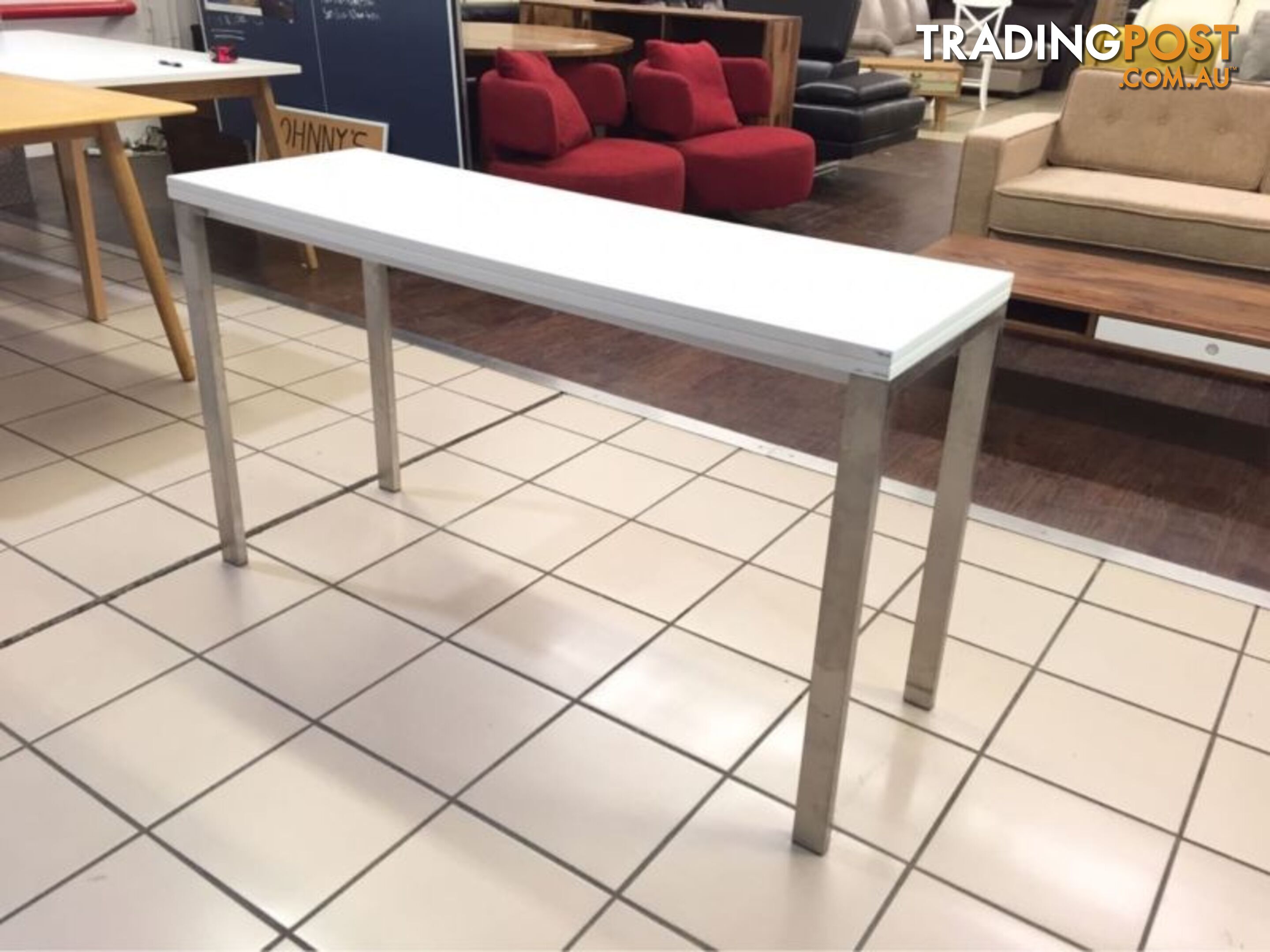 WHITE FOLDABLE TABLE