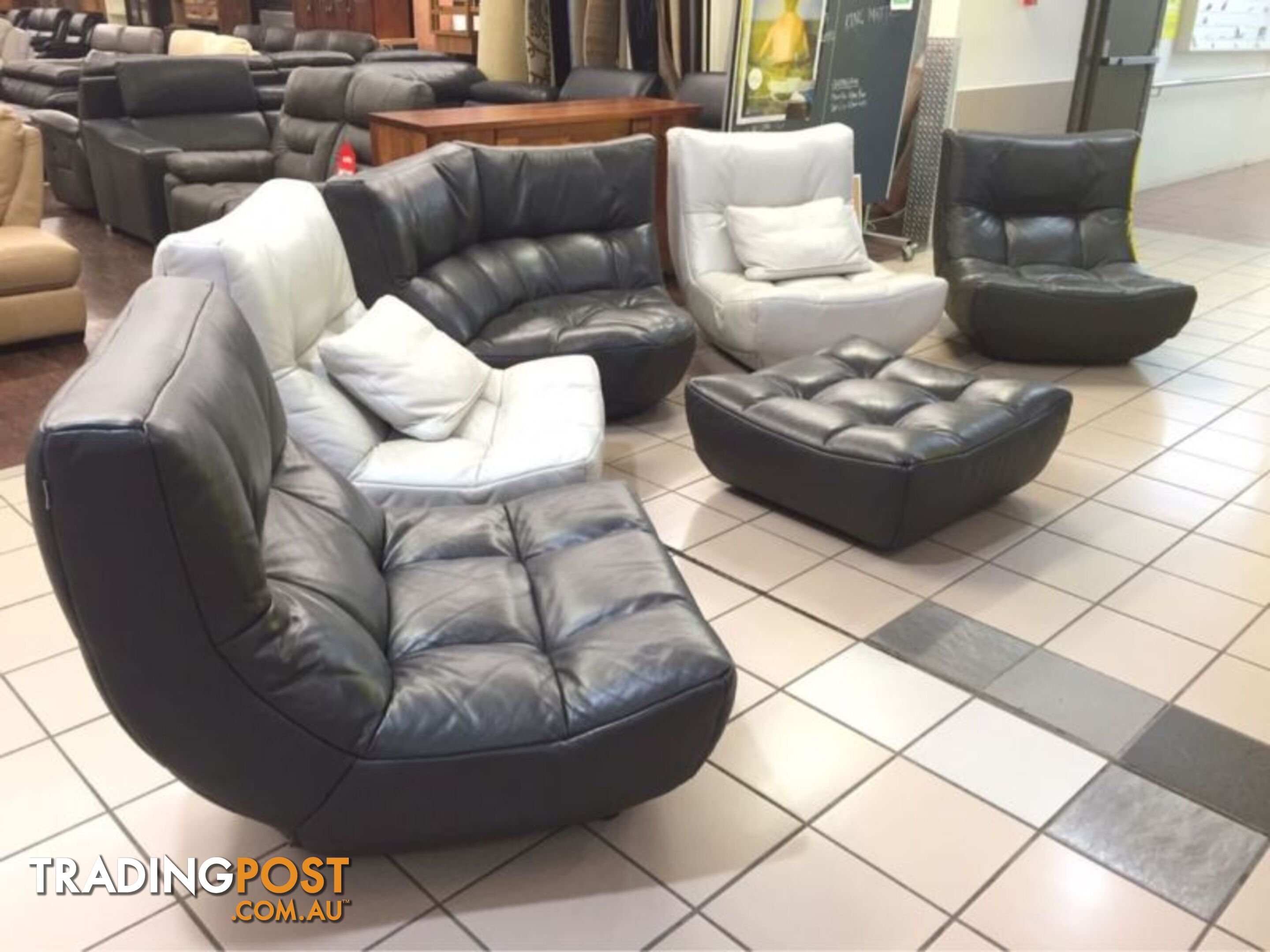 CLEARANCE 100% LEATHER SET 4 CHAIRS+CORNER+OTTOMAN + 2 CUSHIONS