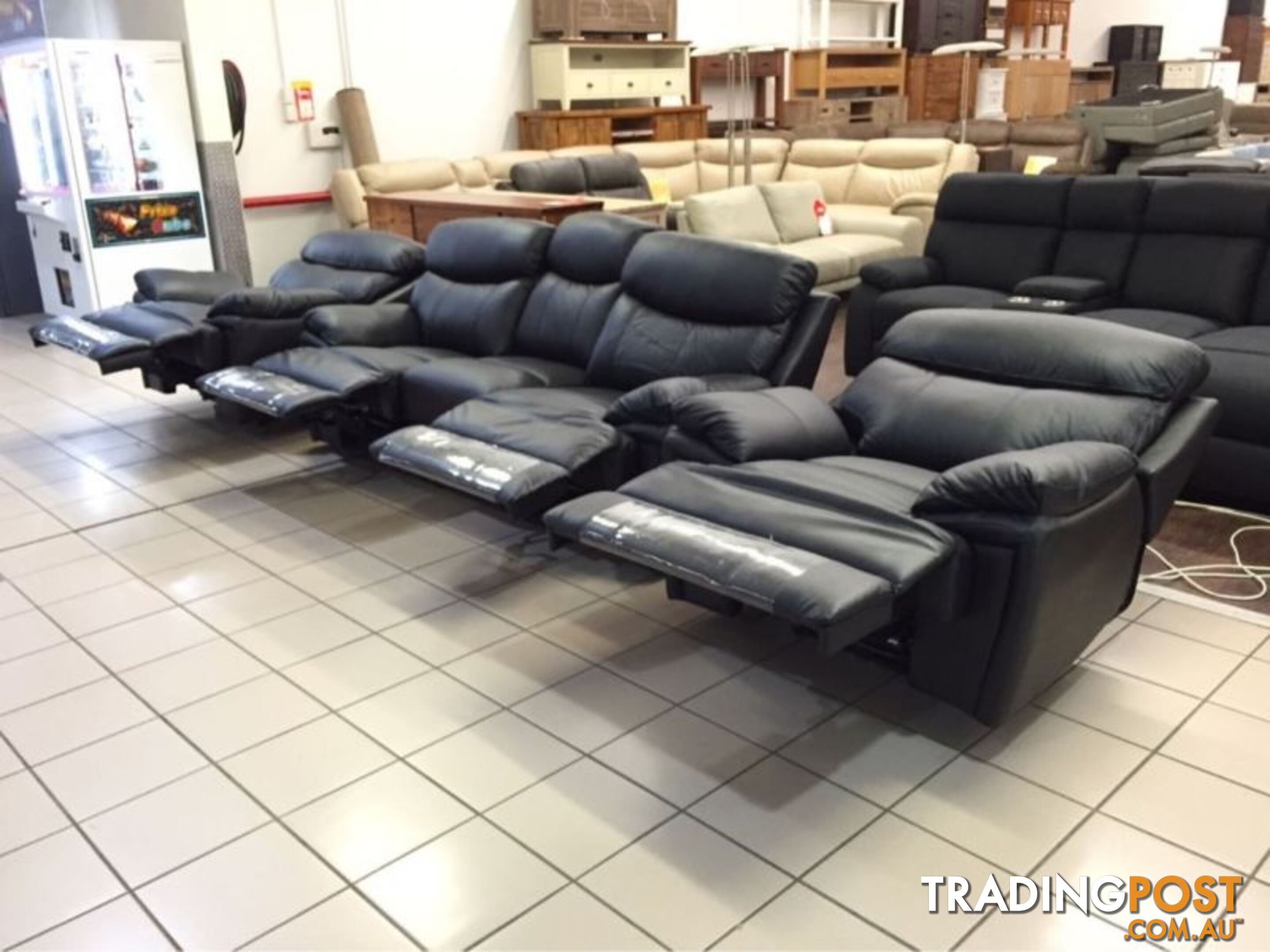 CLEARANCE GENUINE LEATHER 3 SEATER + 2 SINGLE RECLINERS (BLACK)