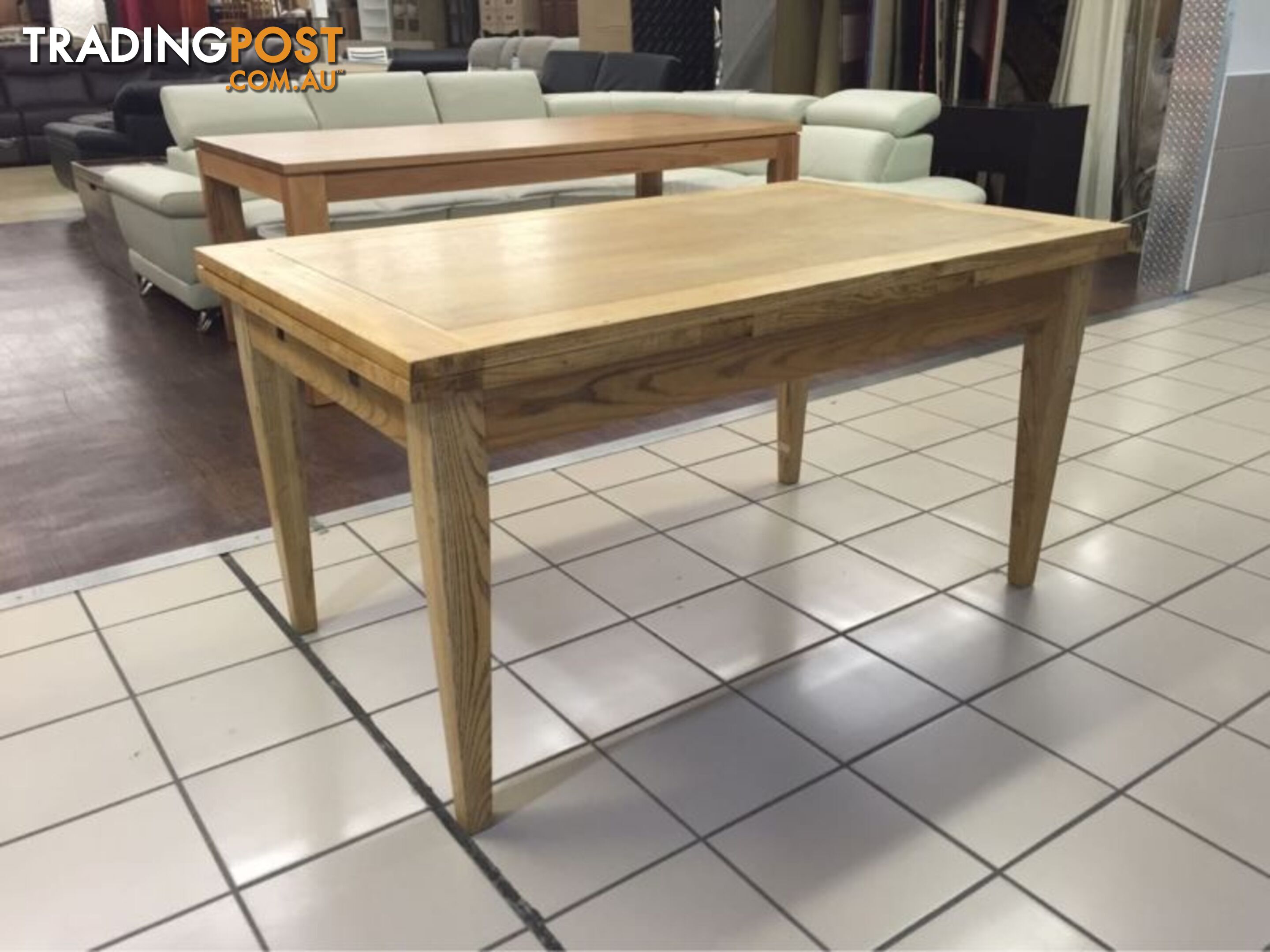 OAK EXTENDABLE DINING TABLE