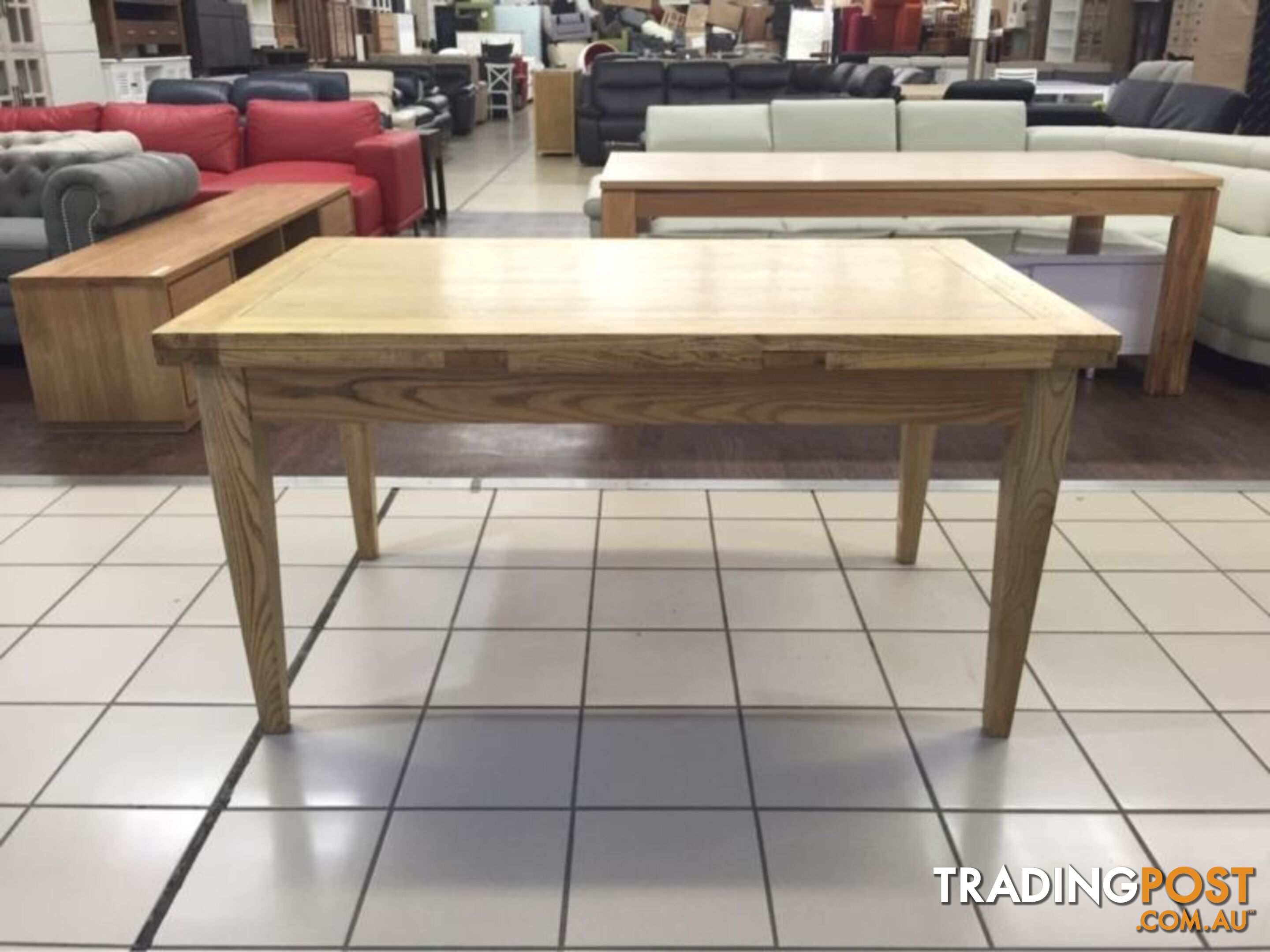 OAK EXTENDABLE DINING TABLE