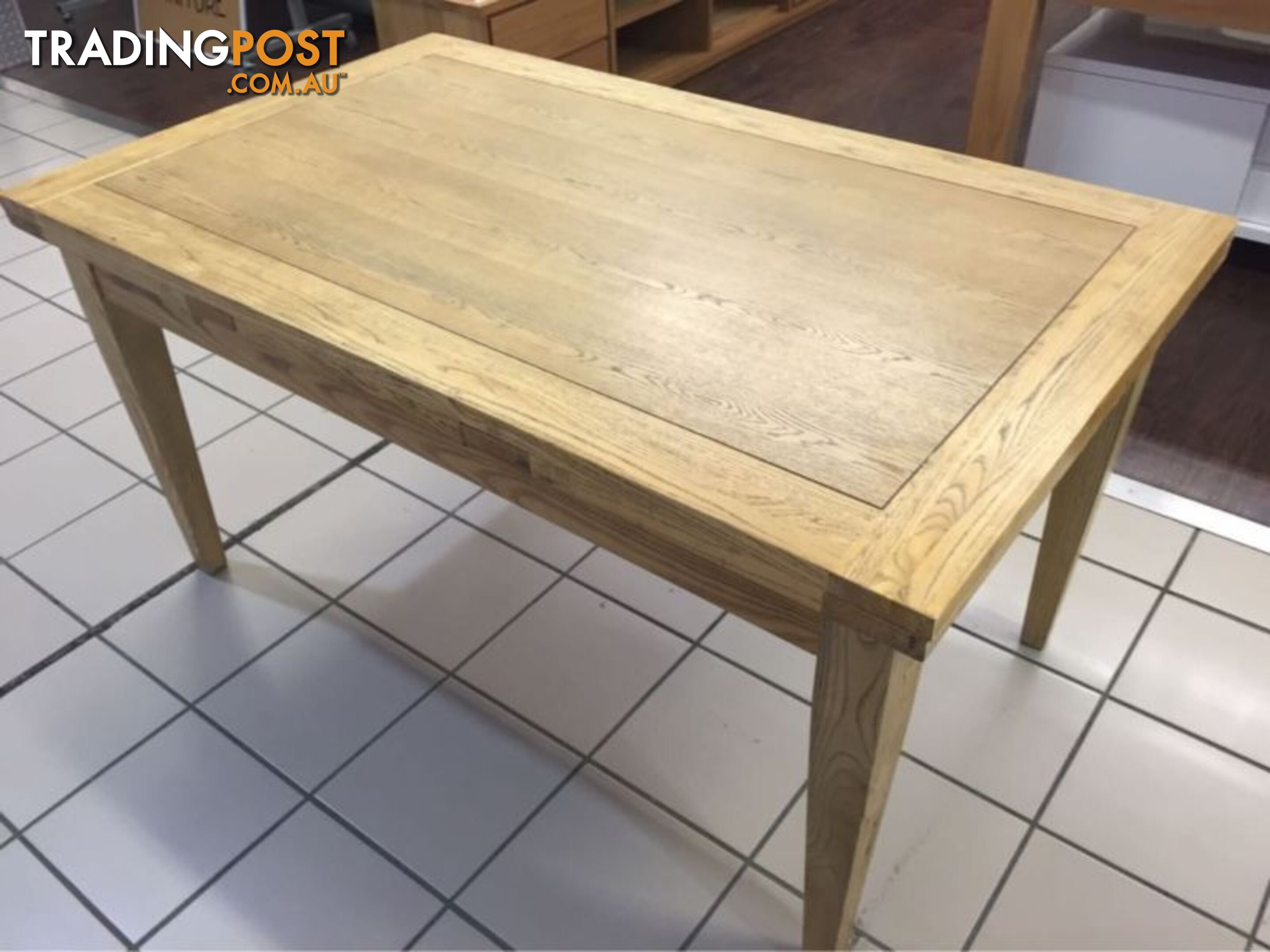 OAK EXTENDABLE DINING TABLE