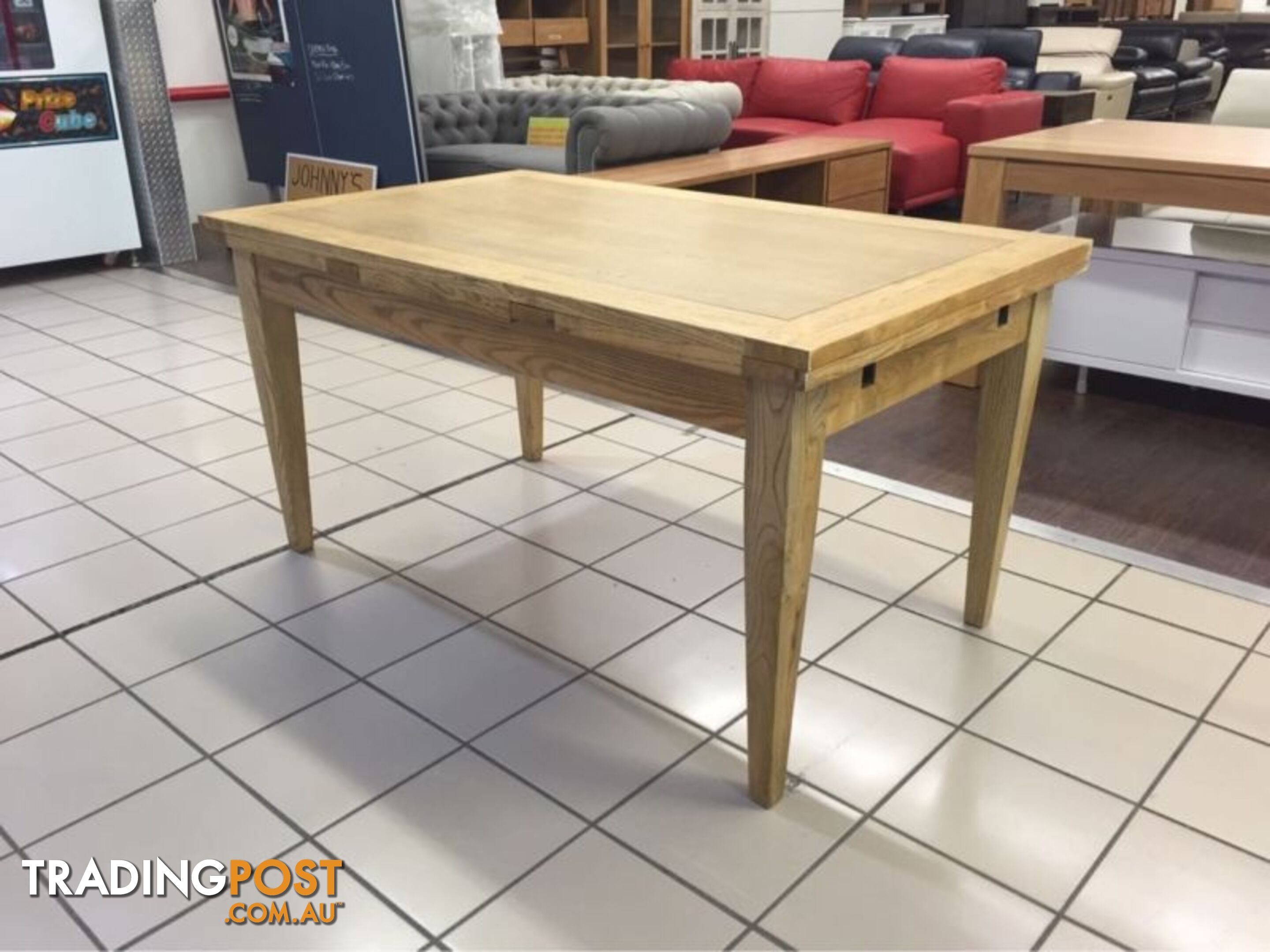 OAK EXTENDABLE DINING TABLE