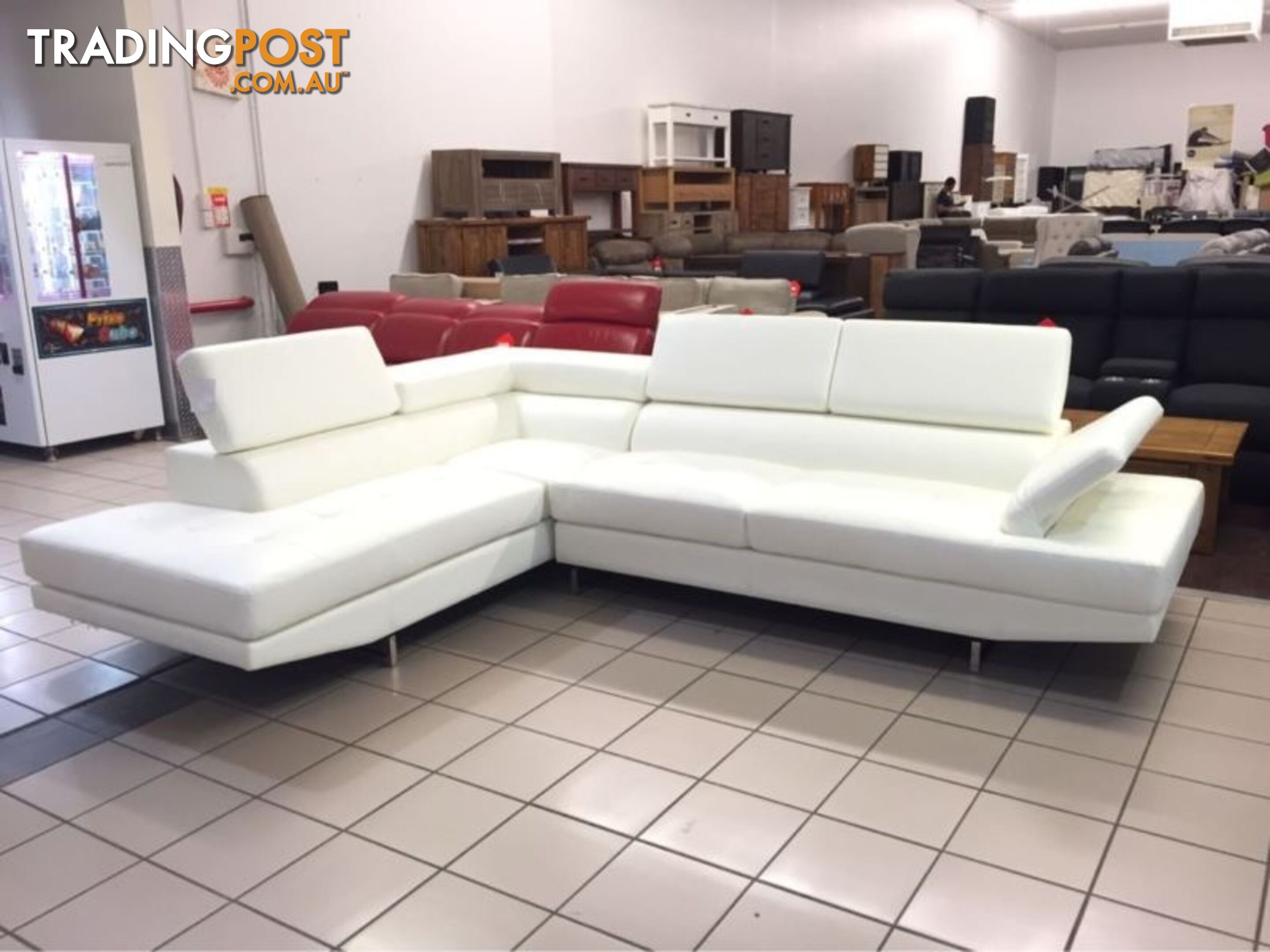 WHITE CORNER LOUNGE W/ADJUSTABLE HEADRESTS AND ARMREST