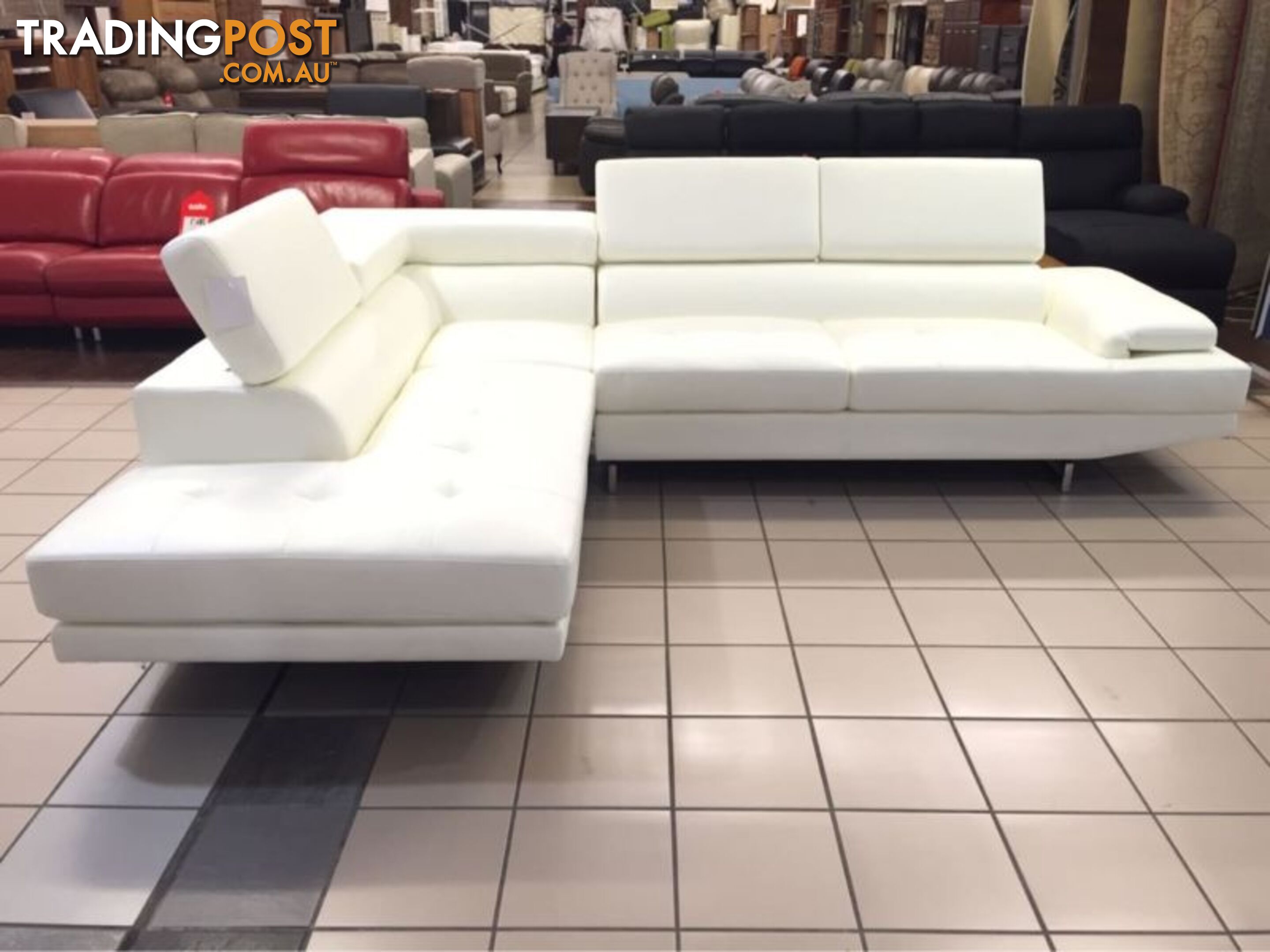 WHITE CORNER LOUNGE W/ADJUSTABLE HEADRESTS AND ARMREST